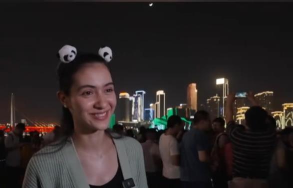 甲亢哥没骗我”外国人疯狂点赞重庆灯光秀麻