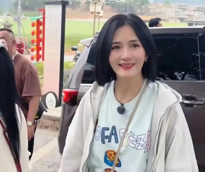 记：当红女星深夜买小吃一个动作让全网点赞PG麻将胡了免费试玩模拟器谢娜夜市偶遇